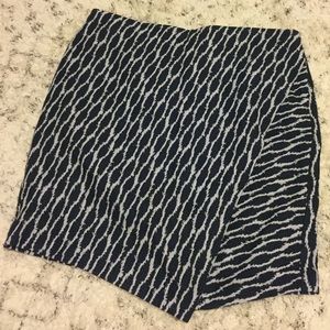 ADORABLE woven navy & white Loft skirt